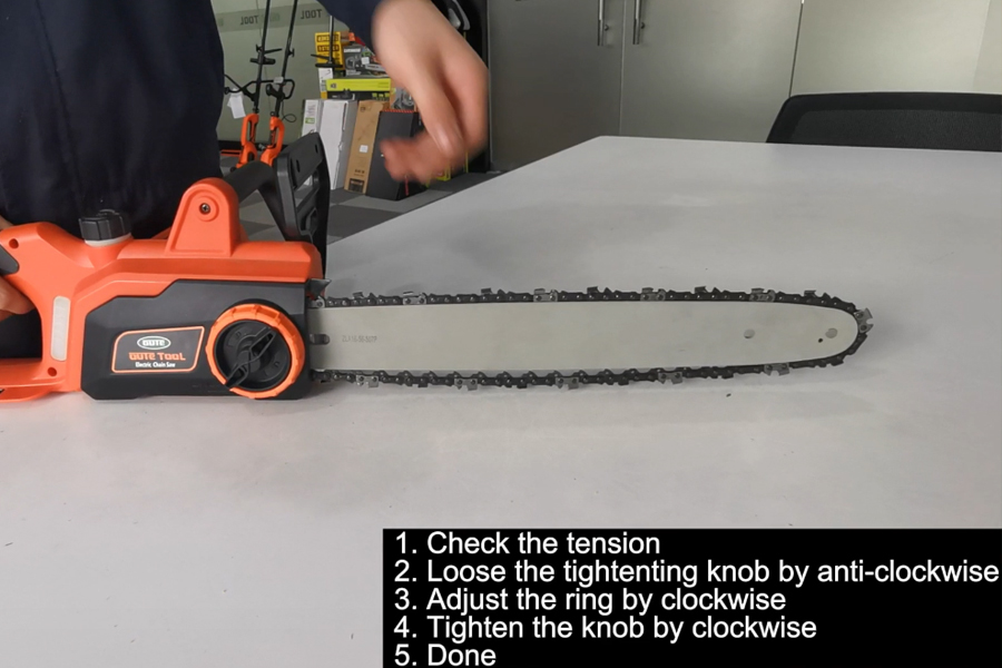 Tool-free chain adjustment